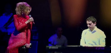 Christine Pepelyan – Es Aprum Em Ete Du Kas (Concert Version)