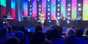 Christine Pepelyan – Ashxarhs Qez (Yerg Yergoc)