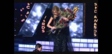 Christine Pepelyan – Shnorhakal Em (Armenia Music Awards 2012)