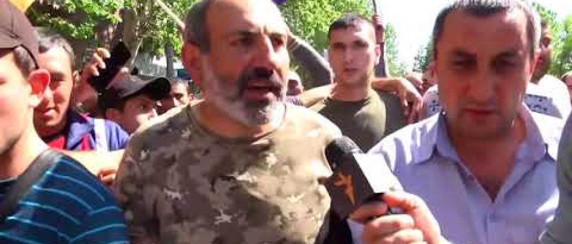 After being released, Nikol Pashinyan march to Republic Square