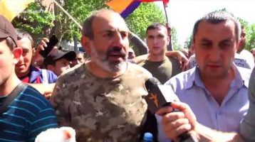 After being released, Nikol Pashinyan march to Republic Square